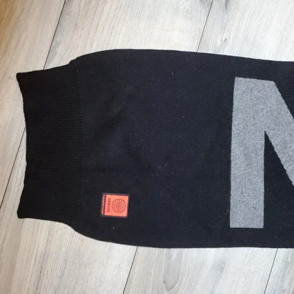 Positively Conscious Raeburn Knitted black cashmere blend Logo Scarf